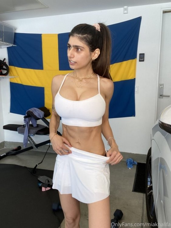 miakhalifa-18-09-2020-120707758-Youre-not-allowed-to-tell-me-Im-too-mu-696x928.jpg
