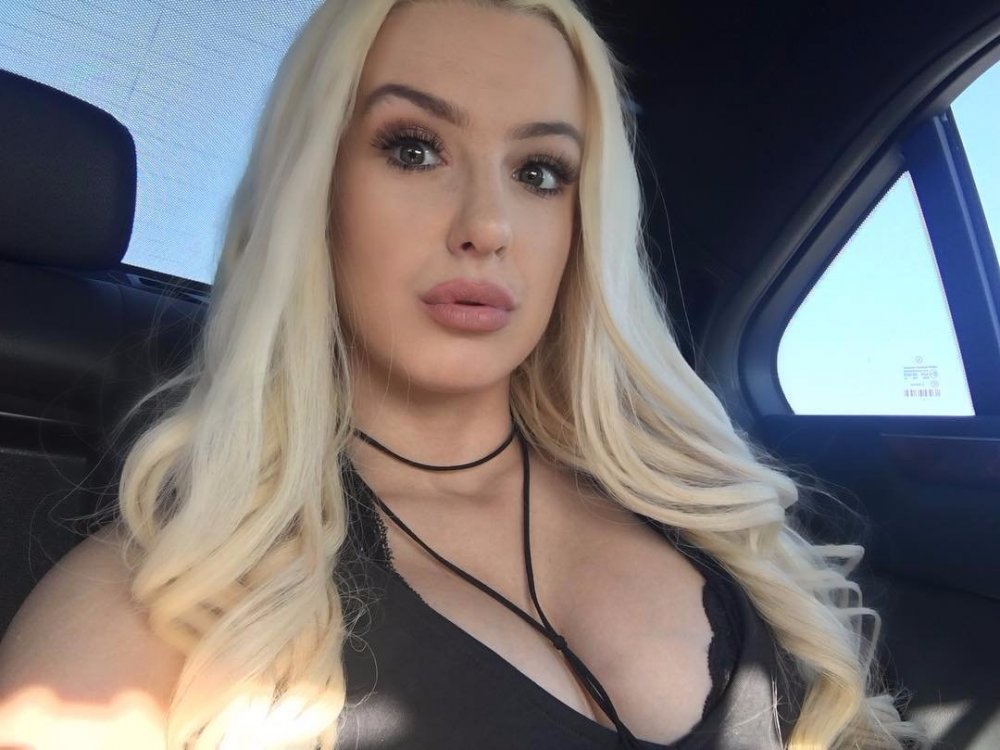 tana_mongeau_sexy_pictures-ABTVIR.jpg
