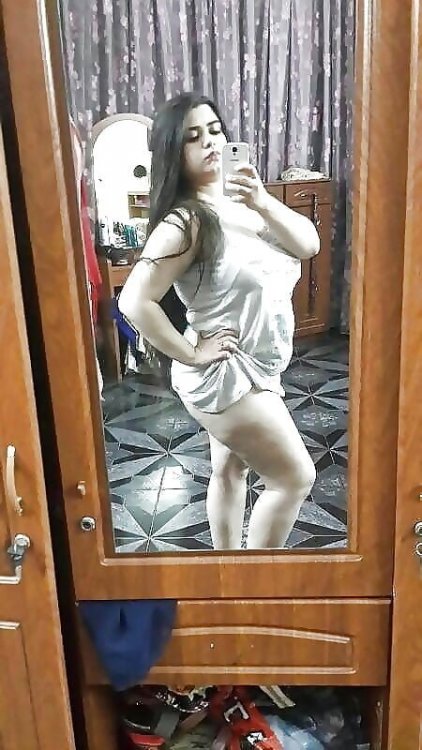 Busty Arab Girl Showing Boobs Selfies (14).jpg