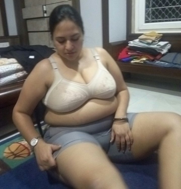 Desi Busty & Chubby Bhabhi (11).jpg