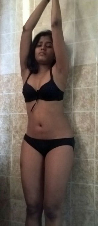 Young Mumbai Teen Nude Pics (10).jpg
