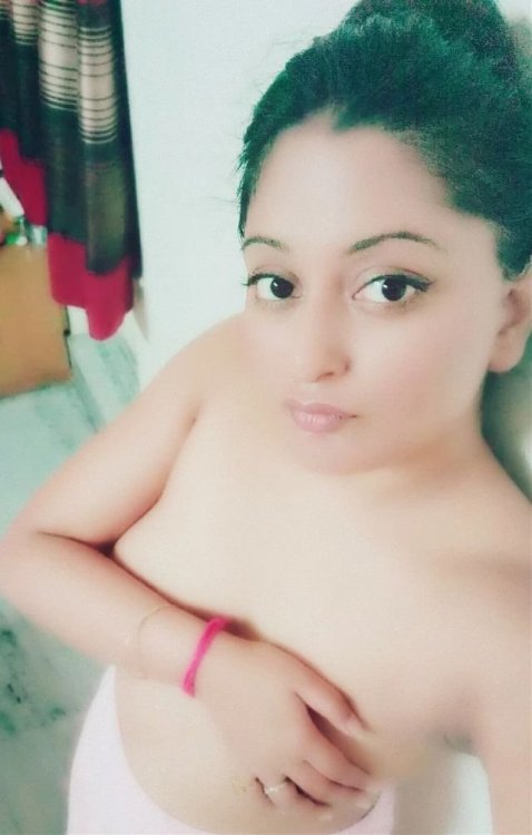 Newly Married Bengali Bhabhi Hot Photos (11).jpg