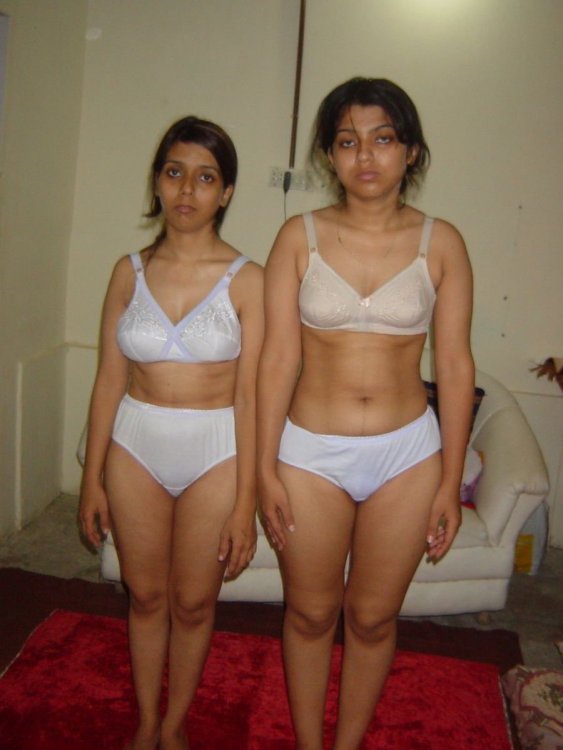 Desi Sisters Nude Photos (27).jpg