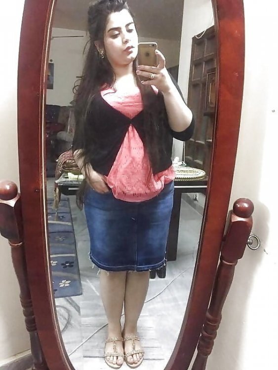 Busty Arab Girl Showing Boobs Selfies (7).jpg