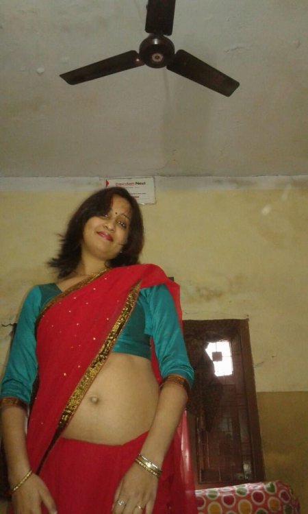Desi Hot MOM Nude Photos Leaked by Son (2).jpg