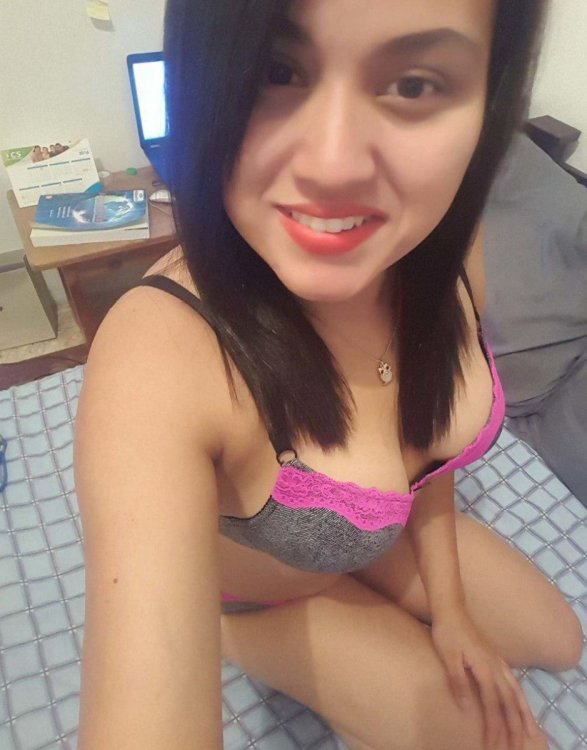 Cute Desi Girl Nude Selfies (4).jpg