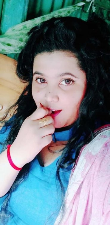Desi Busty Girl Shaved Pussy (2).jpg