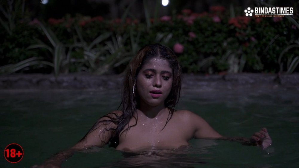 Pool Fashion.mp4_snapshot_10.06_[2021.04.15_18.41.33].jpg
