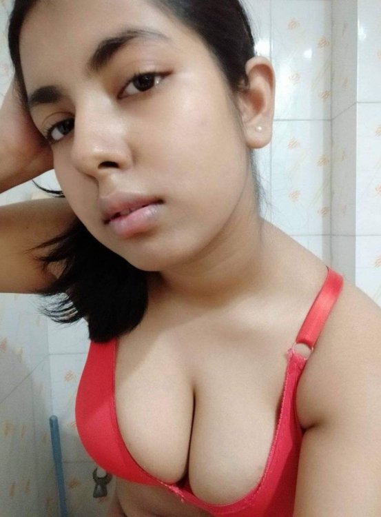 33814352_Poulomy(3).thumb.jpg.acca431a82f12974e60866b27dcaea3b.jpg