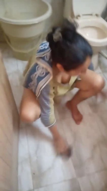 Pakistani Wife Nude Bathing Hubby Recording Part 1_00_00_11_09_1.jpg