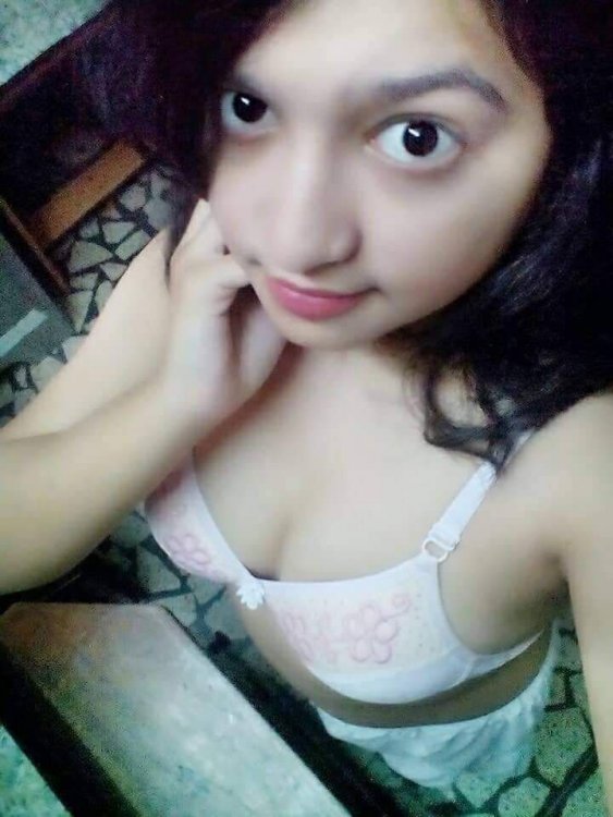 Afsana Leaked Pic 05.jpg