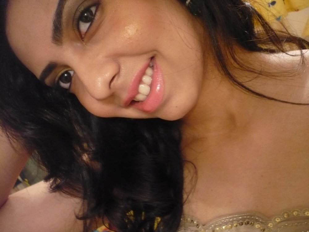 Hot Punjabi NRI Girl (11).jpg